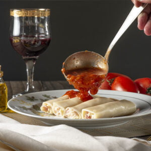 Canelone (Molho ao Sugo ou Molho Bechamel)