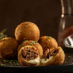 Bolinha de Costela Braseada & Requeijão