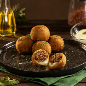 Bolinha de Costela Braseada & Requeijão