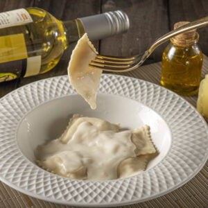 Raviole (Molho ao Sugo ou Molho Bechamel)