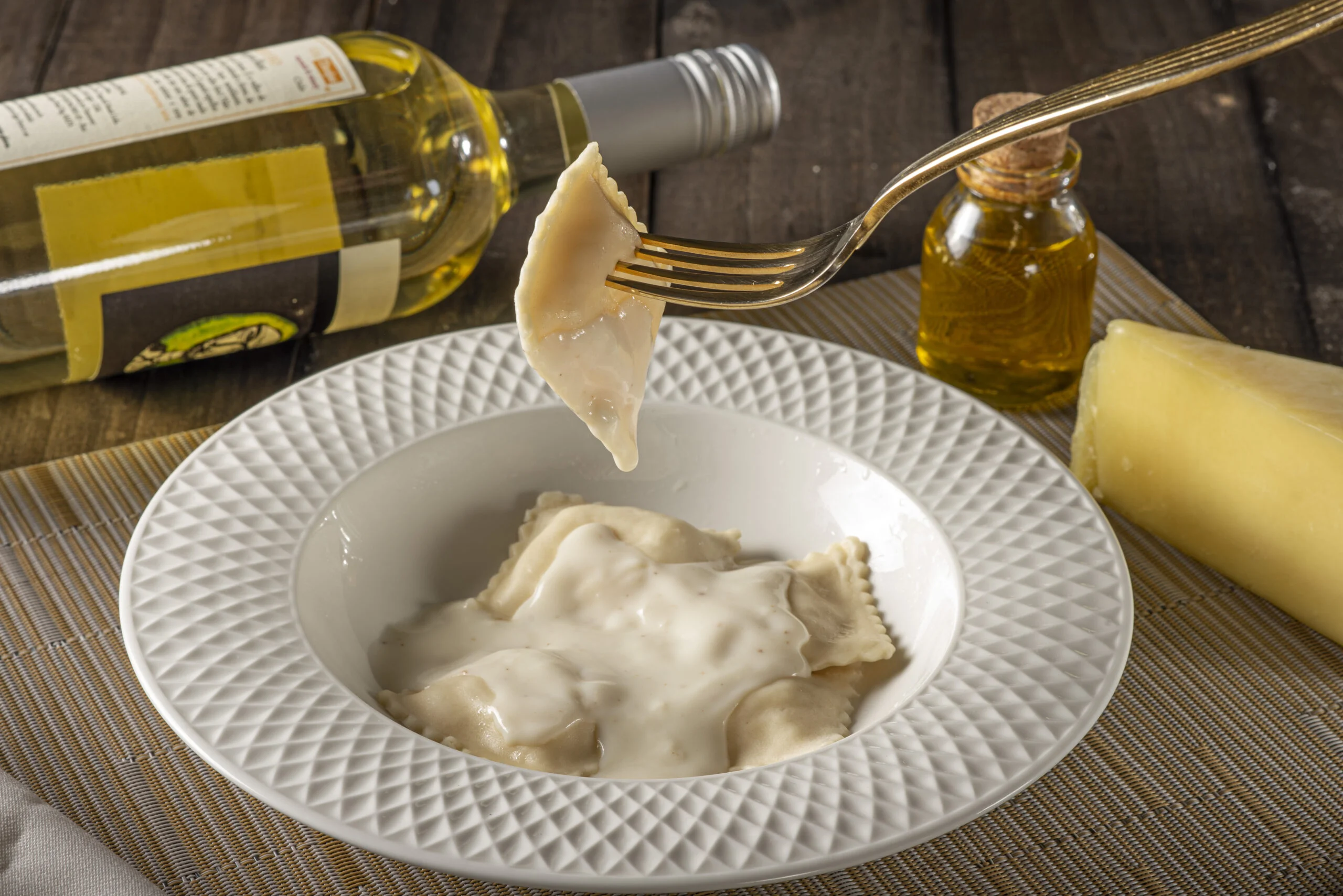 Raviole (Molho ao Sugo ou Molho Bechamel)